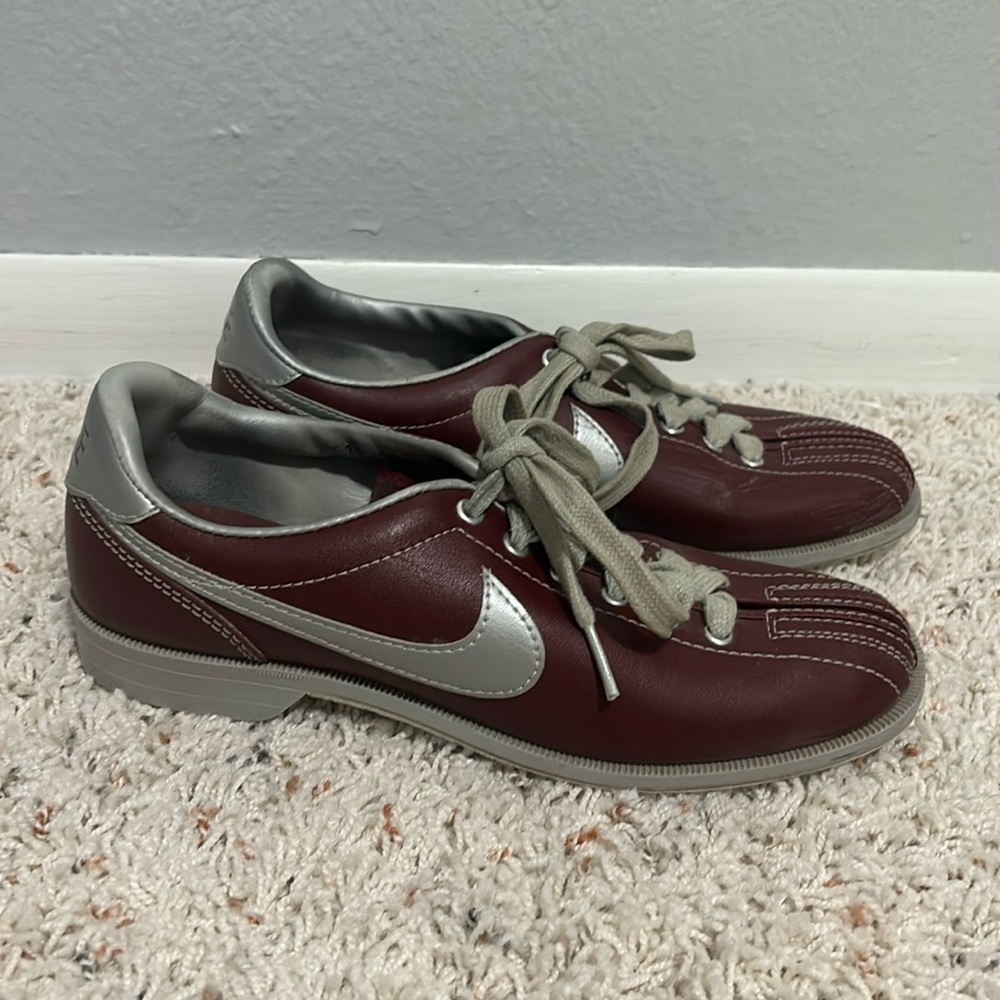 Vintage Bowling 80s Women’s Nike Bowling Shoes Size 7.5 Maroon and Silver
